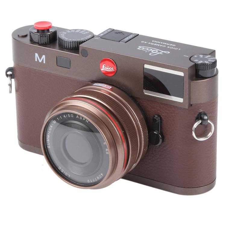 Accesorios de estudio fotográfico para la cámara ficticia Leica M11 (no funcional) (café)