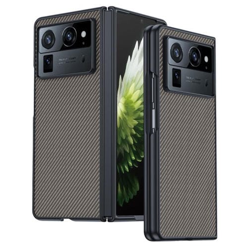 Funda ultrafina con textura de fibra de carbono para Tecno Phantom V Fold2 (dorada)