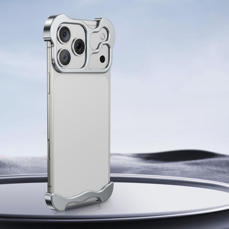 Funda para iPhone 17 Pro sin marco con esquinas metálicas y protector de lente (plateada)