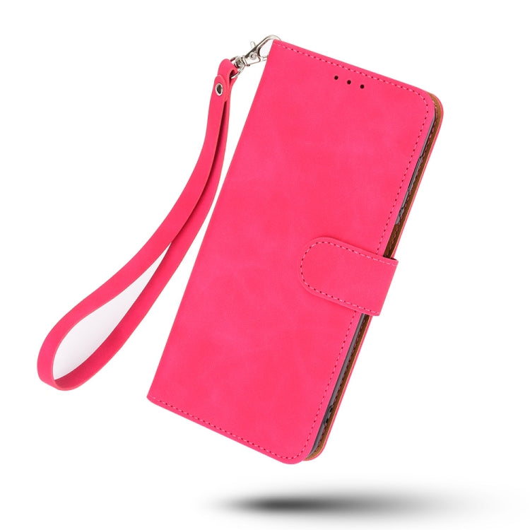 Para Nokia 5.4 Estuche de cuero PU con textura de piel de becerro abatible horizontal con hebilla magnética de color sólido con soporte, ranuras para tarjetas y billetera (rosa roja)