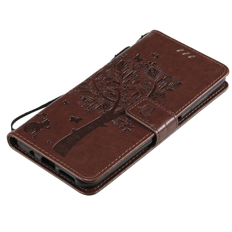 Para Nokia 6.3 Patrón de árbol y gato Impresión prensada Funda de cuero Horizontal Flip PU con soporte y tragamonedas de tarjetas y billetera y cordón (café)