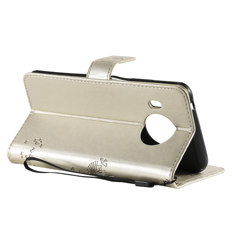 Para Nokia X20 Árbol y gato Patrón de impresión prensado Funda de cuero de PU de la PU con soporte y ranuras para tarjetas y cordón (oro)