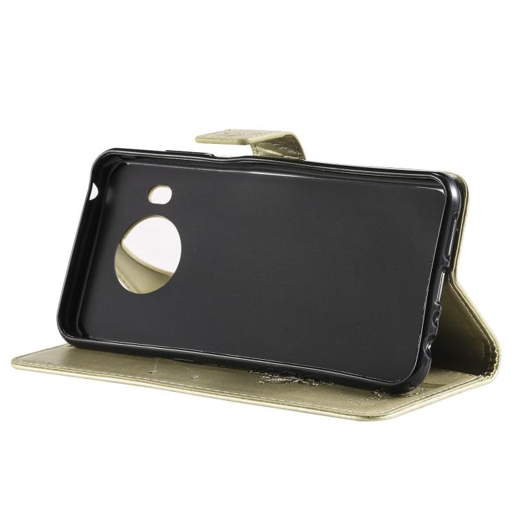 Para Nokia X20 Árbol y gato Patrón de impresión prensado Funda de cuero de PU de la PU con soporte y ranuras para tarjetas y cordón (oro)