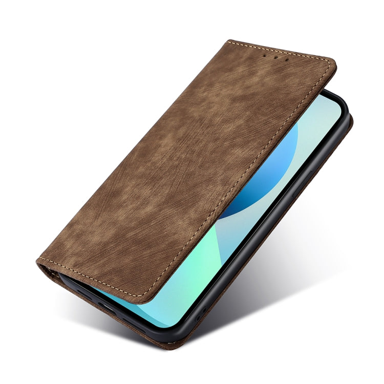Estuche de Cuero Magnético para Nokia C200 con Cepillo Antirrobo (Marrón)