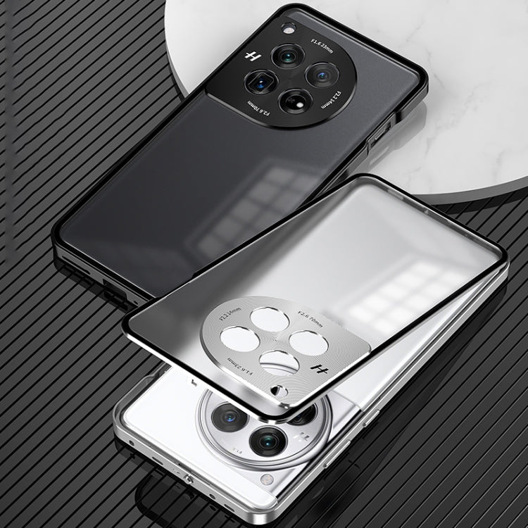 Estuche para OnePlus 13 con Marco de Metal Esmerilado y Hebilla a Presión (Plateado)