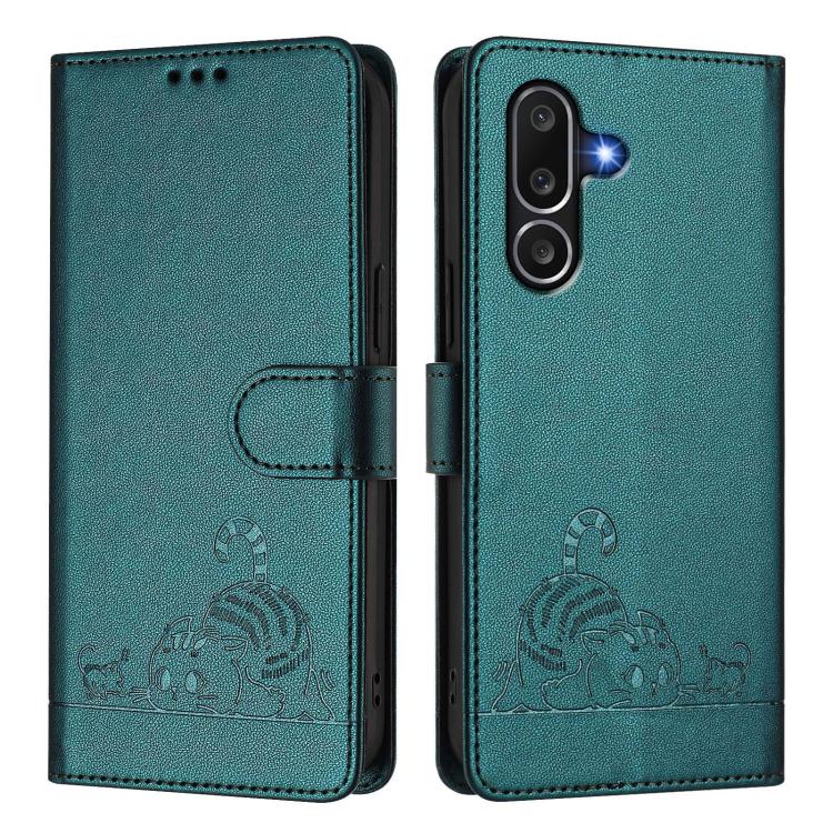 Funda de piel con grabado de gato y rata para Samsung Galaxy M56 5G, con RFID y cordón (verde pavo real)