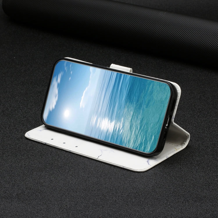 Funda de Cuero para OnePlus 13 con Patrón Mármol y Dibujo de Colores (Mármol Blanco)