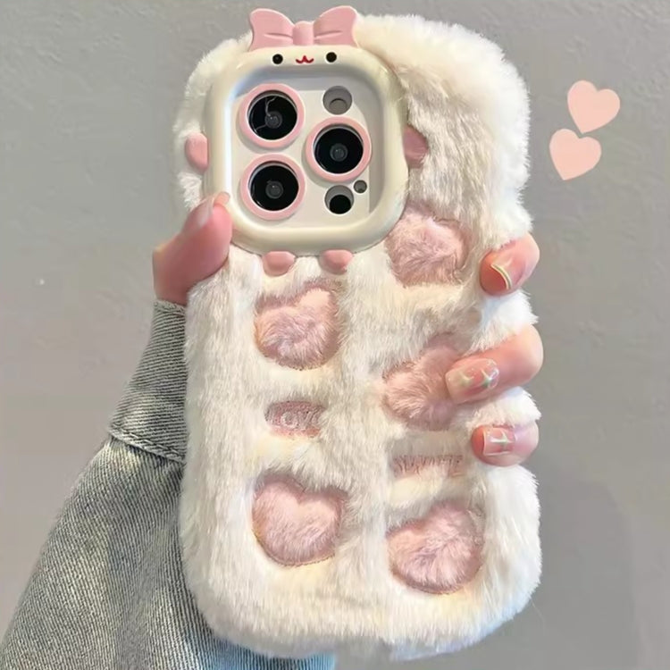 Funda de Teléfono TPU con Felpa Bordada iPhone 14 Pro Max (Corazón Rosa Beige)