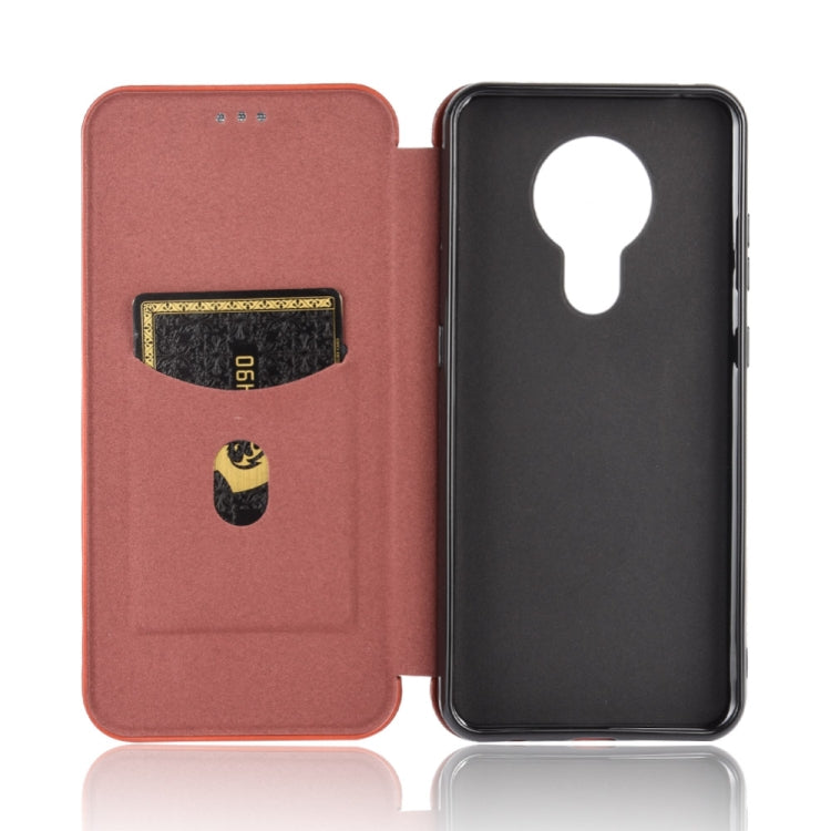 Para Nokia 5.3 Carcasa de cuero con tapa magnética horizontal con textura de fibra de carbono TPU + PC + PU con ranura para tarjeta (marrón)