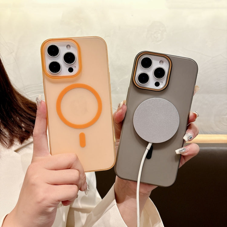 Funda para Teléfono con Imán Magsafe PC Tacto Suave Arena para iPhone 13 Pro (Dorado del Desierto)