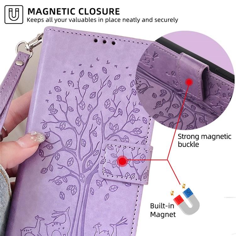 Funda de piel con relieve de árbol y ciervo para Samsung Galaxy S25+ 5G (morada)