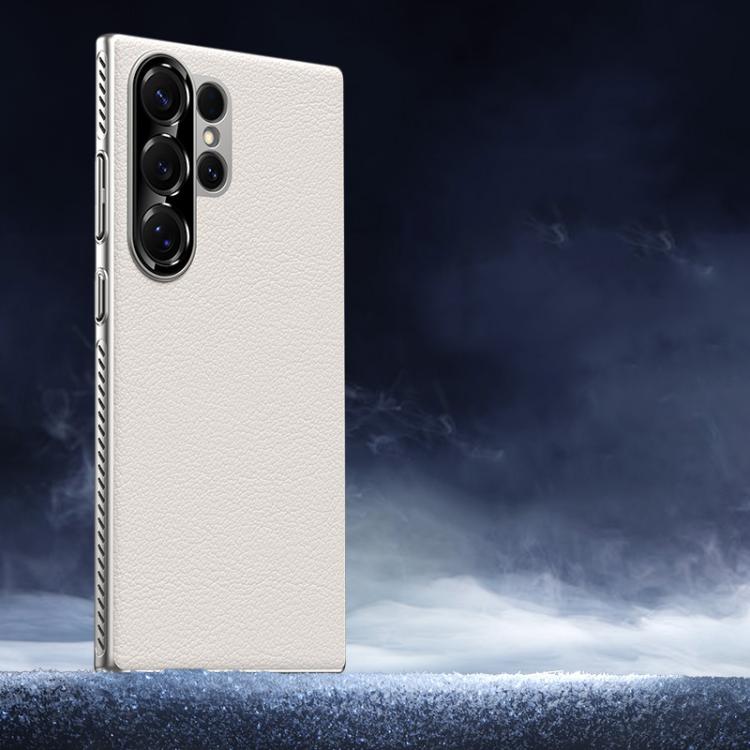 Funda híbrida de PC de cuero liso con protección suave y refrescante para Samsung Galaxy S24 Ultra 5G (blanca)