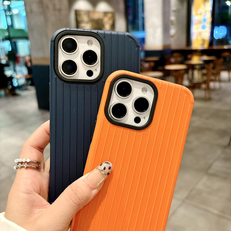 Funda MagSafe de cobertura total para iPhone 15 con diseño inspirado en equipaje (azul claro)