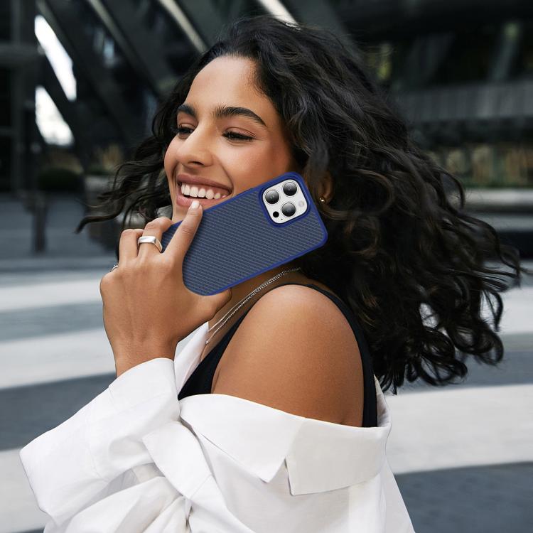 Funda MagSafe con textura de fibra de carbono y tacto suave para iPhone 15 Pro Max (azul)