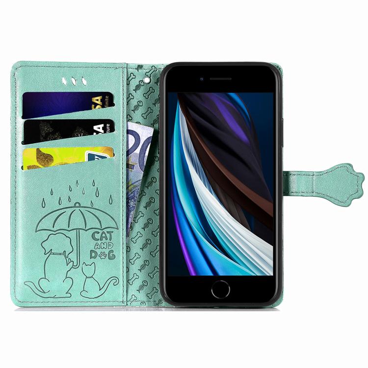 Funda de Piel para iPhone 16E con Estampado de Gato y Perro (Verde)