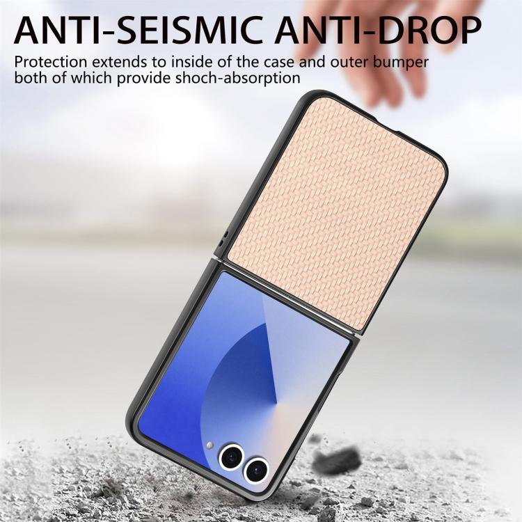 Funda trasera de cuero con textura de fibra de carbono para Samsung Galaxy Z Flip 7 5G (caqui)